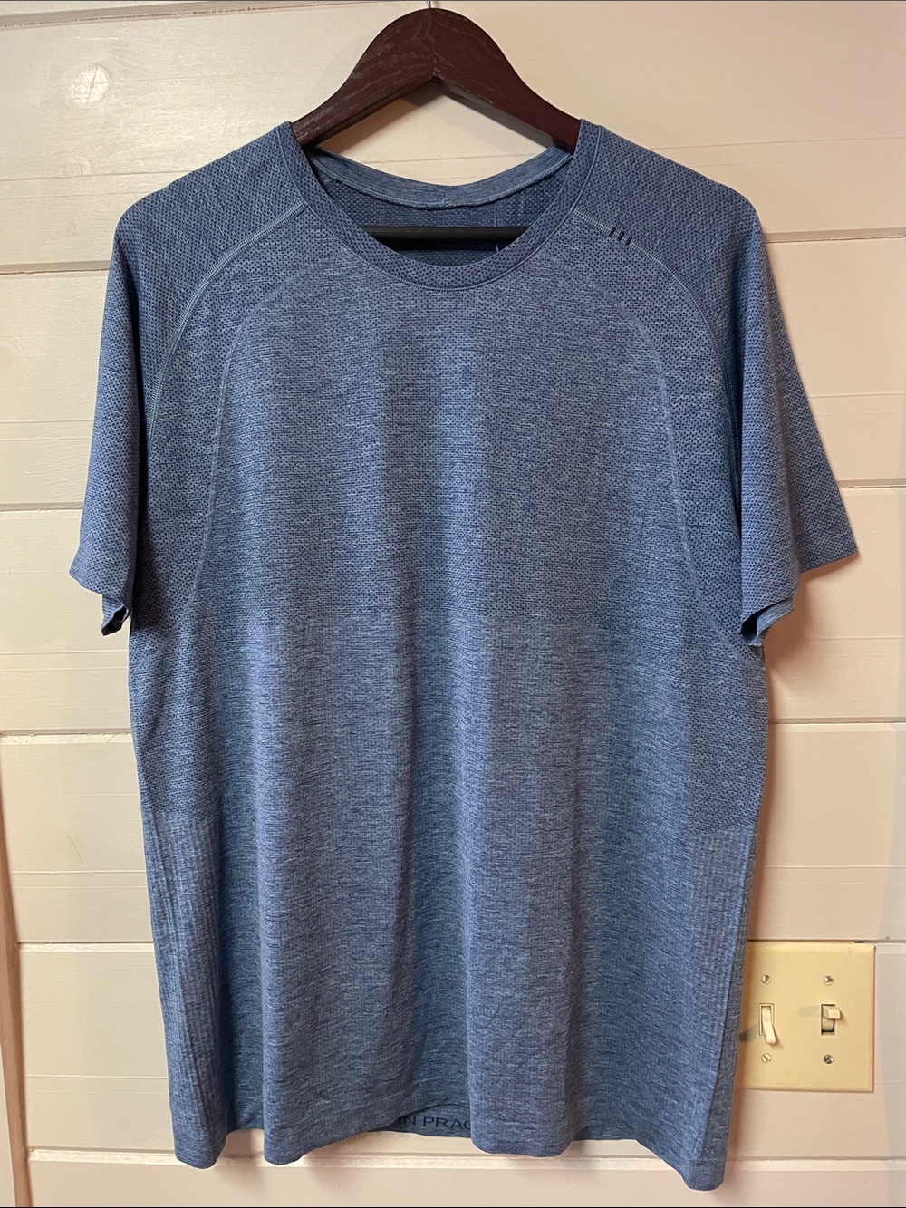 Lululemon Live In Practice Shirt Men’s Blue Athletic Training Running Size L.